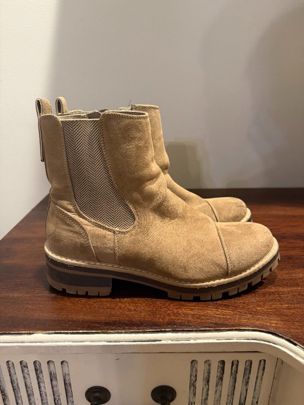 Time and Tru Women's Boots Size 10 Lug Faux Suede Camel Tan Brown Chelsea True